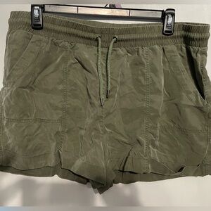 Super soft green khaki shorts!